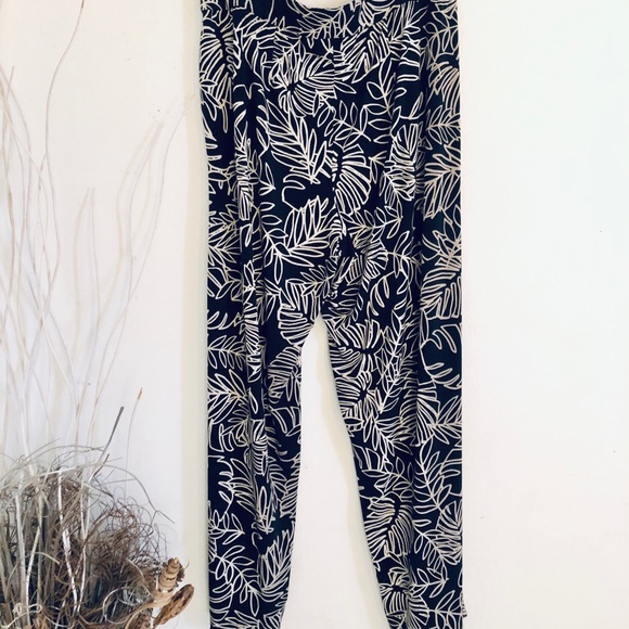 LANE BRYANT WIDE LED PRINT STRETCH PANTS - Picture 3 of 5